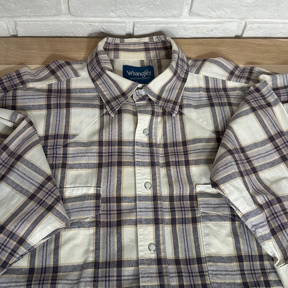 EUC Wrangler Men's Plaid Western Button Down Shirt with Pearlized Snap Buttons - Picture 2 of 9